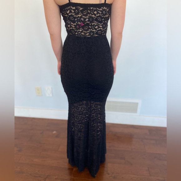 Long floor length black lace dress - Picture 3 of 4